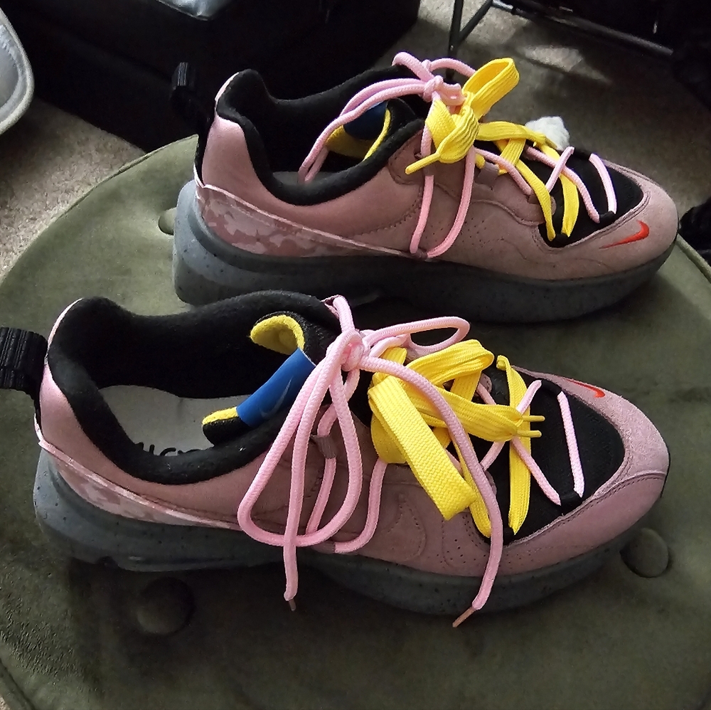 Air Max - Picture 2 of 3